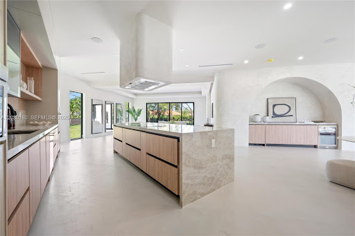 Buy this luxury house in Miami (United States) with pool and garden