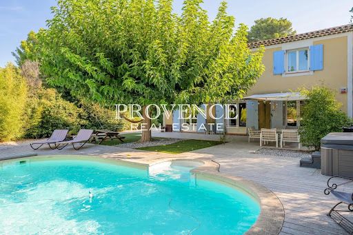 House with pool 2