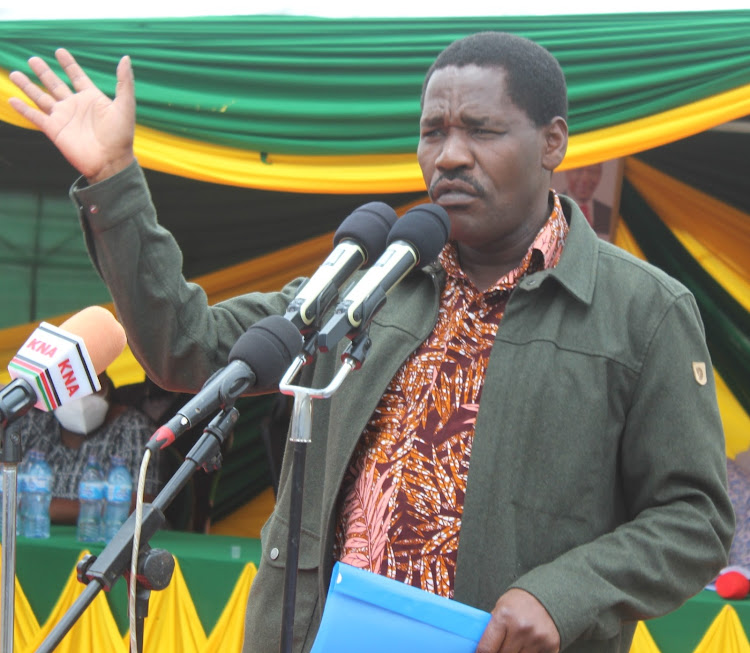 Agriculture CS Peter Munya speaks to Iria-ini tea factory farmers when he visited factories in Nyeri to update farmers on the progress of the implementation of reforms in the tea sector on Friday