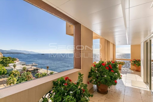 Appartement avec terrasse et piscine 3