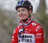 Riejanne Markus voert een nummertje op in de Navarra Women's Elite Classic