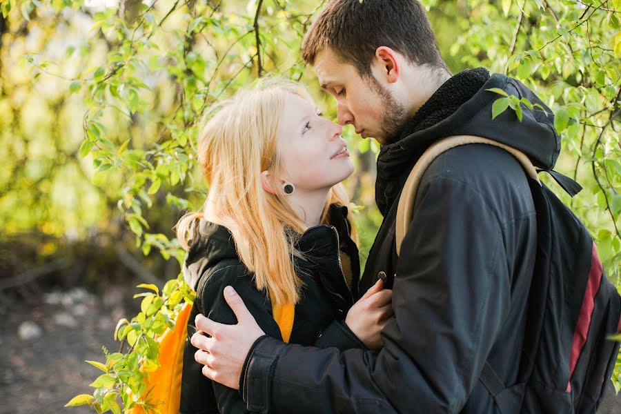 Wedding photographer Kaleriya Petrovskaya (lira192021). Photo of 24 April 2017