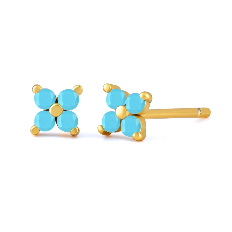 Brincos simples de zircônia colorida micro-incrustada. Perfeitos para uso diário, adicionam um toque de brilho sutil e elegante ao seu visual.