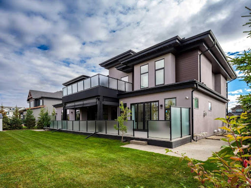 Maison contemporaine avec piscine et jardin 4
