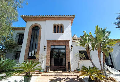 Maison avec piscine et terrasse 17