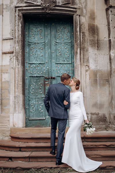 Fotógrafo de casamento Olya Grabovenska (id15297080). Foto de 5 de setembro 2022