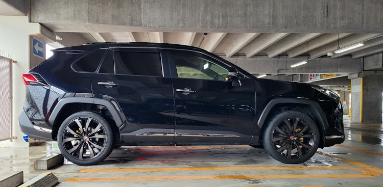 RAV4の真横ショットに関するカスタム事例の投稿画像1枚目