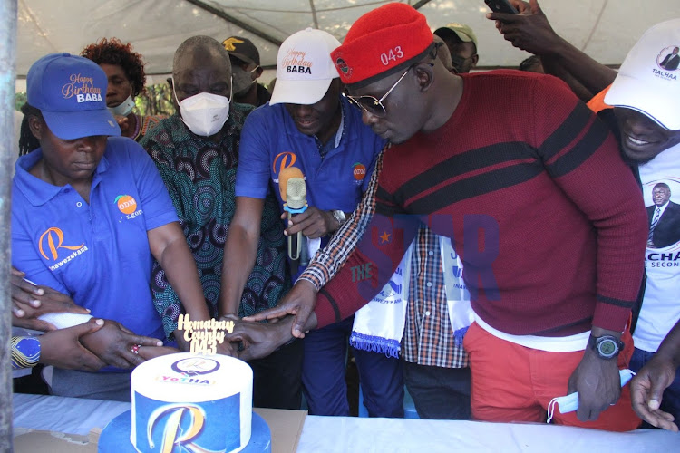 Former Kasipul MP Oyugi Magwanga together with Young Turks Handshake Alliance (YOTHA) team cut the cake during celebration of Raila Odinga's 77th birthday in Homa Bay town on January 7,2022
