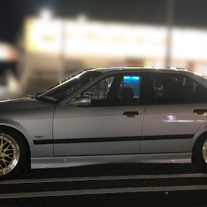 3シリーズ セダン 320i