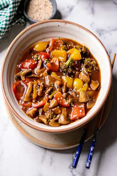 Chicken, Broccoli & Mushroom In Spicy Black Bean Gravy