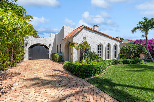 House with pool 1