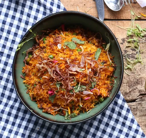 Tawa Pulav With Tadka Raita