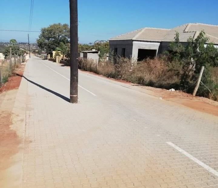 The Mpumalanga municipality has removed an Eskom power pole placed in the middle of a road in Acornhoek, in Bushbuckridge.