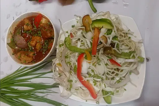 Veg Hakka Noodles With Chilli Paneer