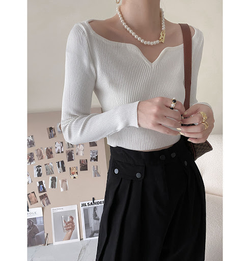 Title 5, Small Petal Collar Short Sweater Design