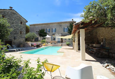 Maison avec piscine et terrasse 2