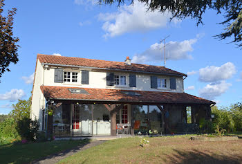 maison à Oyré (86)