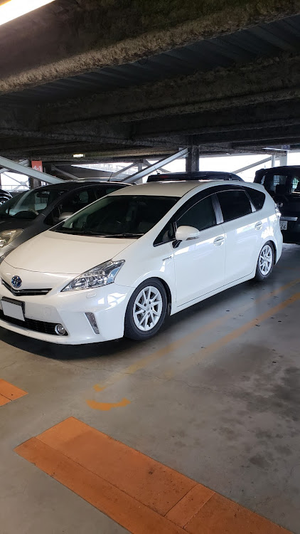 プリウスαの車高調取付に関するカスタム事例の投稿画像1枚目