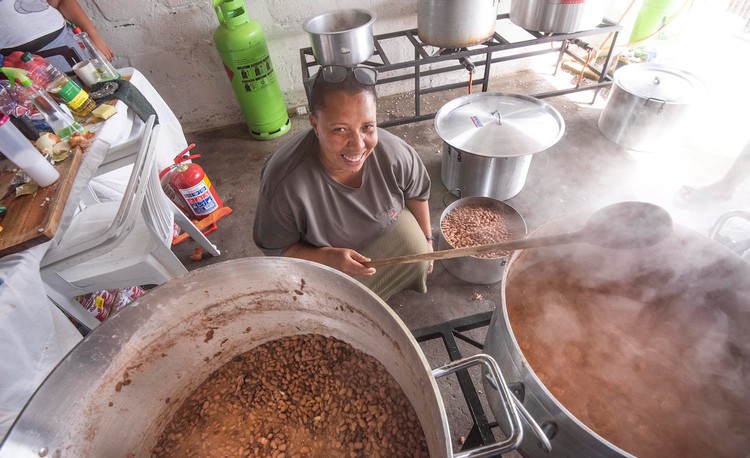 GroundUp reported in April how Lucinda Evans has been cooking meals to feed more than 1,000 children in Lavender Hill from her garage since the start of the lockdown