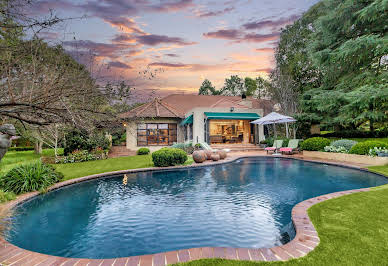 Maison avec piscine et jardin 7