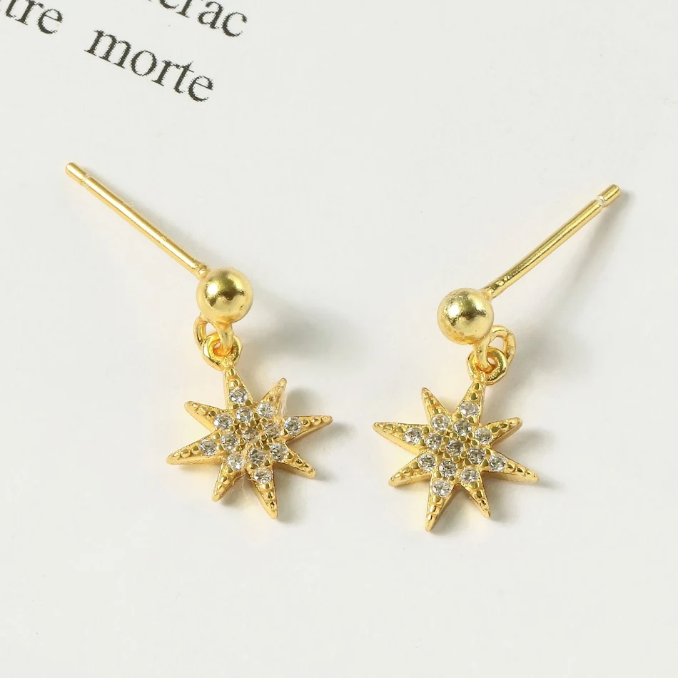 Boucles d'oreilles tendance en argent sterling S925 avec diamants. Un accessoire élégant pour sublimer votre style au quotidien.