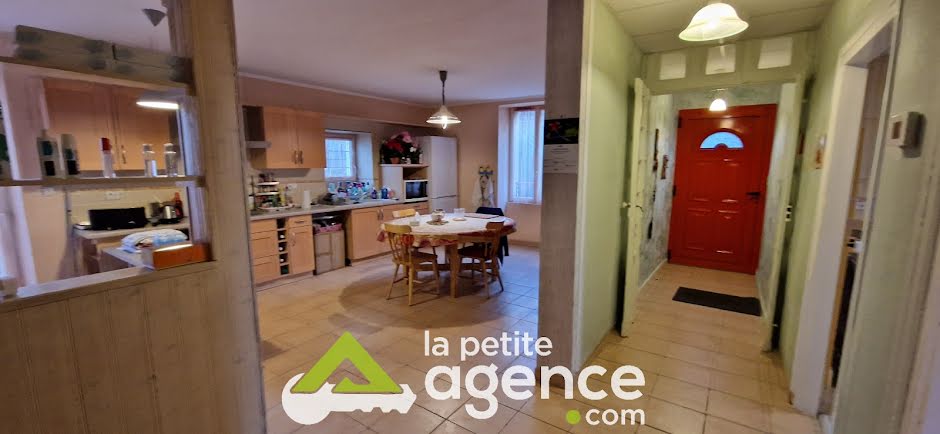 Vente maison 8 pièces 138 m² à Montluçon (03100), 145 800 €