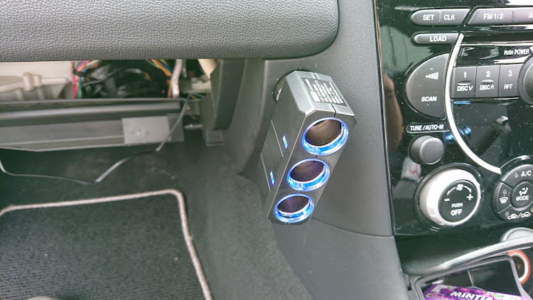 RX-8のシガーソケット増設・DIYに関するカスタム事例の投稿画像1枚目