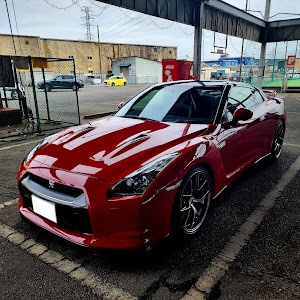 NISSAN GT-R