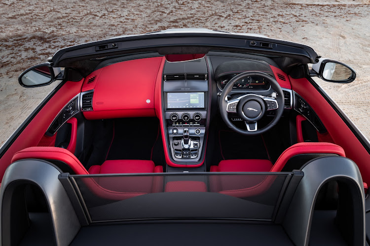 All new F-Type models come fitted with a 12.3-inch HD TFT instrument cluster.