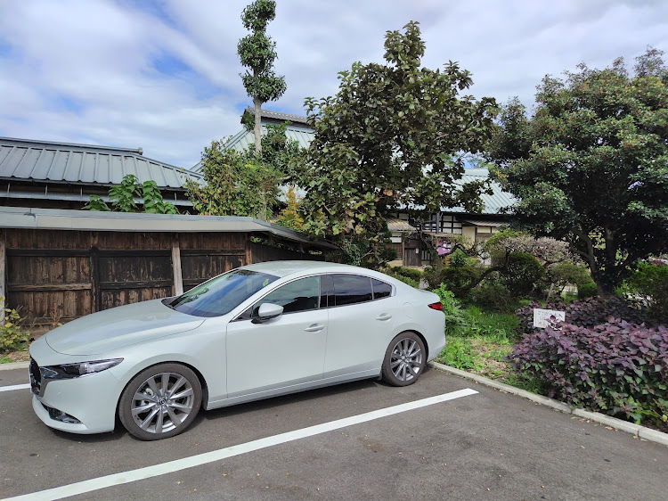 MAZDA3のモーニング珈琲・秋バラ・そば処季楽・コキアの紅葉に関するカスタム事例の投稿画像11枚目