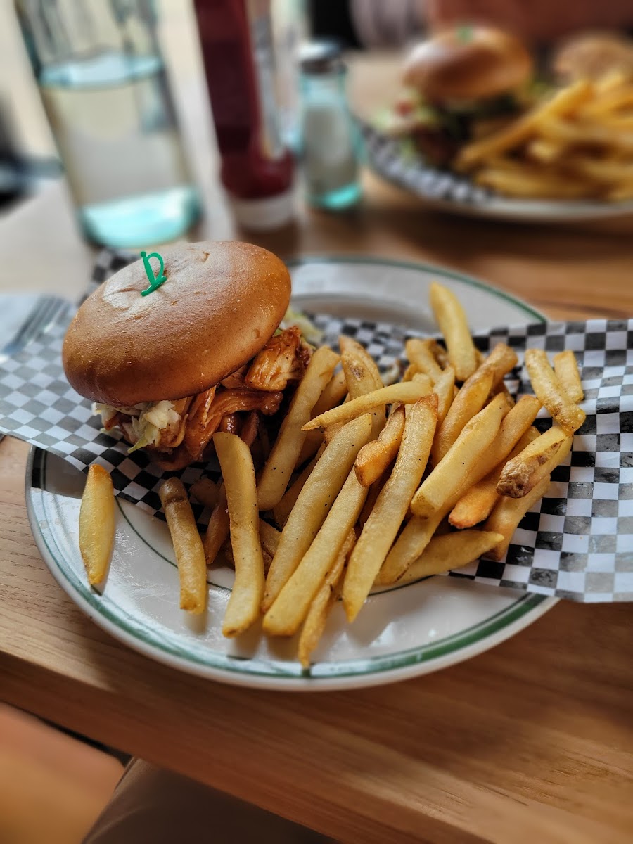 bbq chicken sandwich gf bun