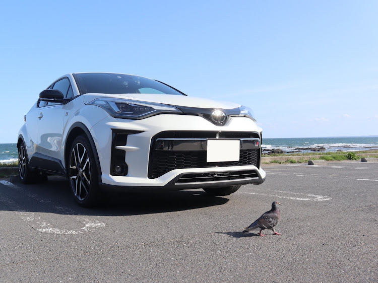 C-HRのTOYOTA C-HR・GR SPORT・鳩とコラボに関するカスタム事例の投稿画像1枚目