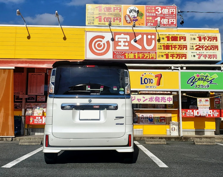 スペーシアカスタムのスペカス・宝くじ当たりますように・スタッドレス交換・ネコ様・にゃんこに関するカスタム事例の投稿画像1枚目