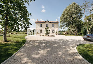 Maison avec piscine et jardin 6