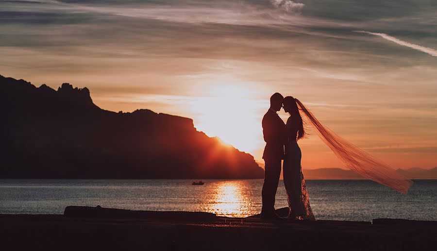 Fotografo di matrimoni Piotr Czechowicz (maxmaks). Foto del 17 maggio 2019