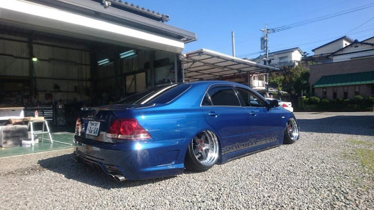 クラウンアスリートのともぞーさんが投稿したカスタム事例の投稿画像3枚目