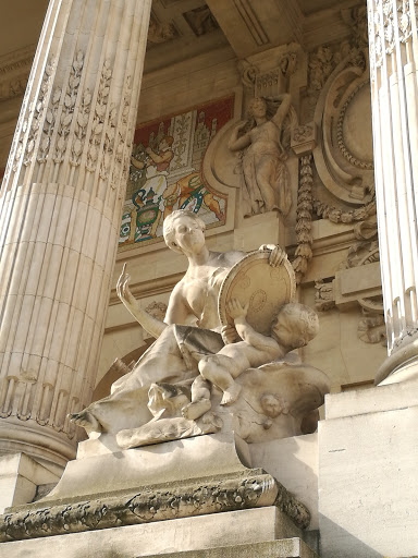 Grand-Palais, statue