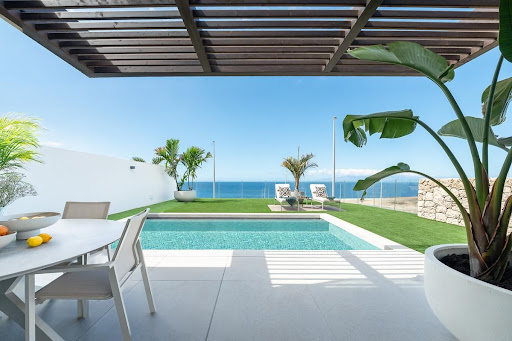 Apartment with terrace and pool 4