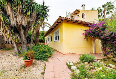 Maison avec piscine et terrasse 2