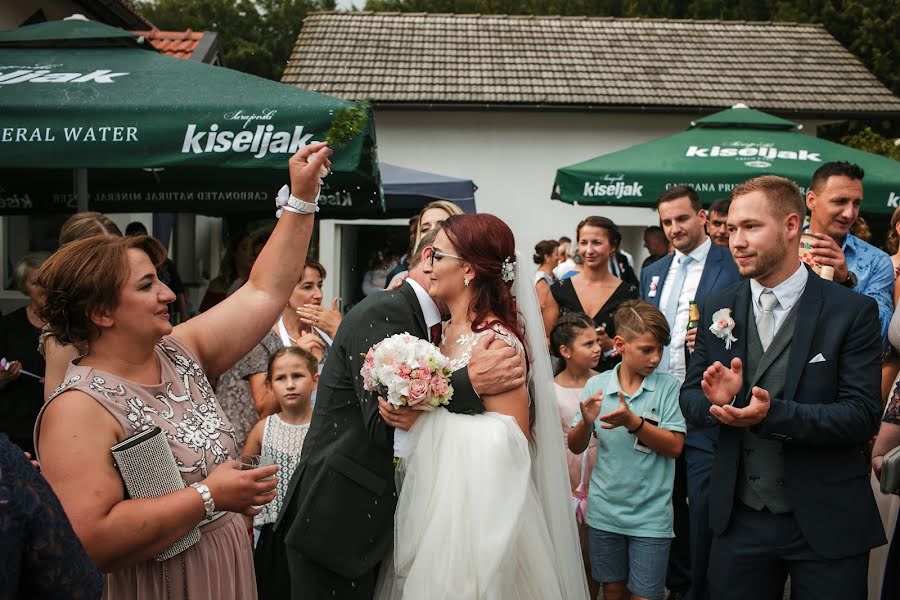 Fotografo di matrimoni Foto Pavlović (mirnapavlovic). Foto del 28 novembre 2018