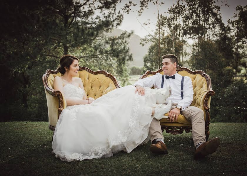 Fotógrafo de casamento Loui Hartland (louihartland). Foto de 14 de fevereiro 2019