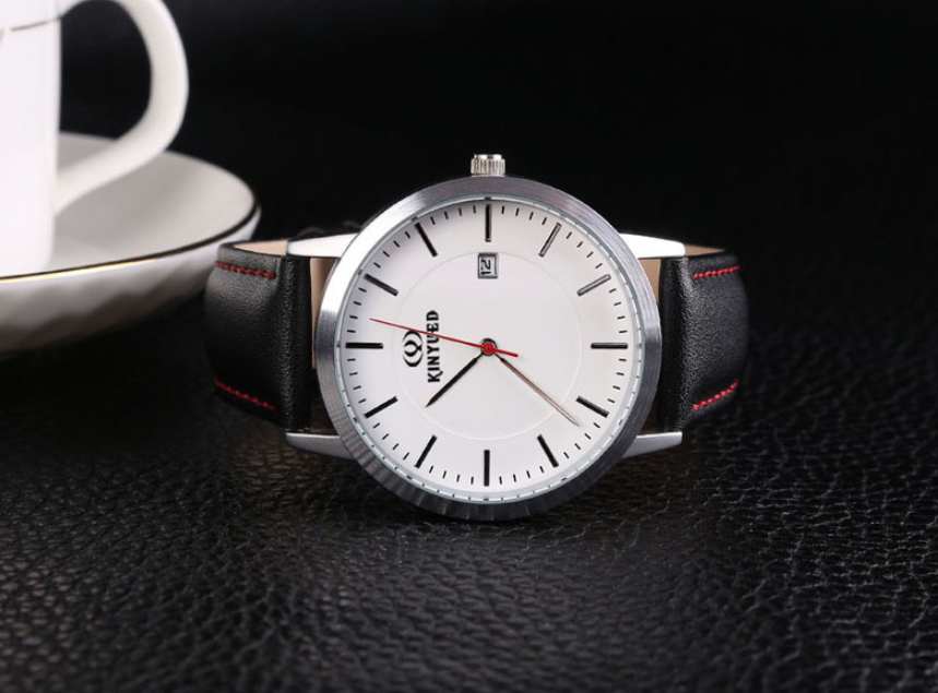 Montre quartz noire pour hommes et femmes. Un style intemporel, une précision inégalée, et un design élégant. Découvrez le raffinement à votre poignet.