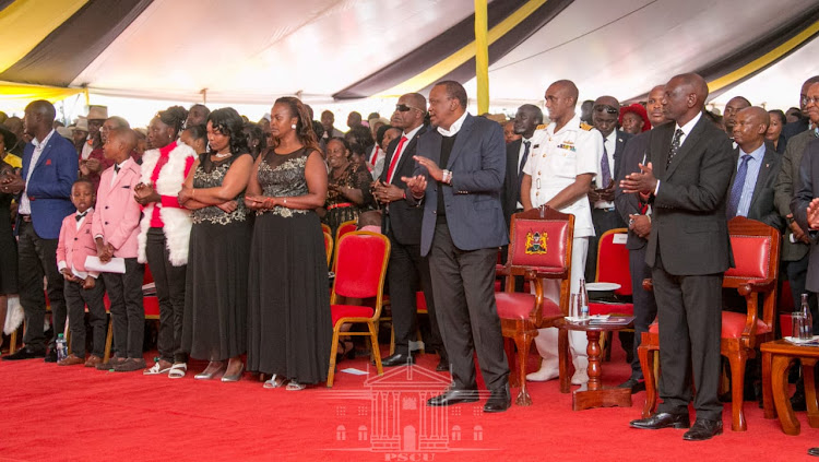 Family of John De'Mathew joined by President Uhuru Kenyatta and Deputy President William Ruto during the burial of the later musician.