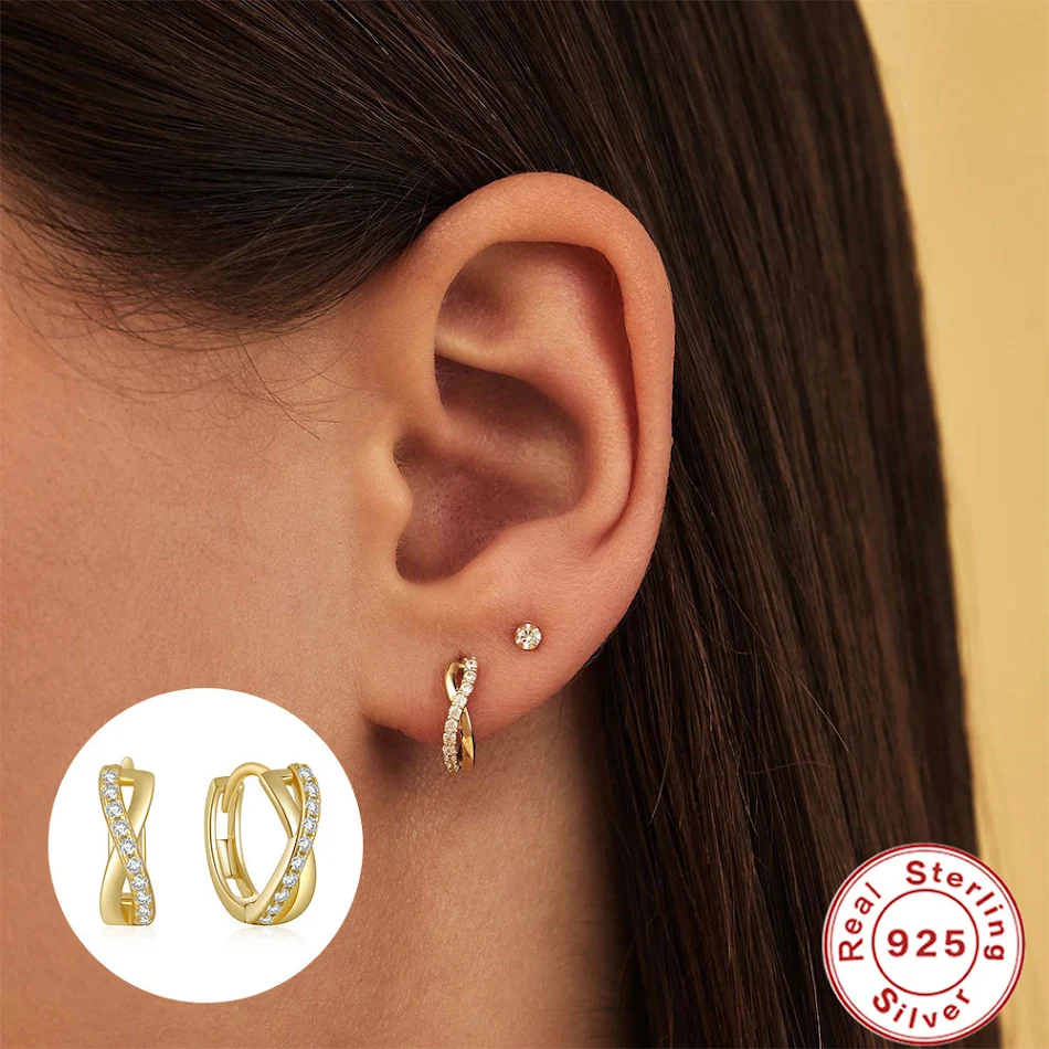 S925 Sterling Zilveren Kruis Diamanten Oorhangers. Schitterende oorringen voor dames. Voeg een vleugje elegantie en stijl toe aan je look.