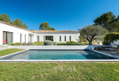 House with pool and terrace 10