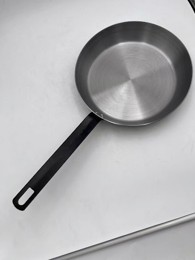 Title 2, Carbon Steel Fine Uncoated Non-Stick Iron Pan