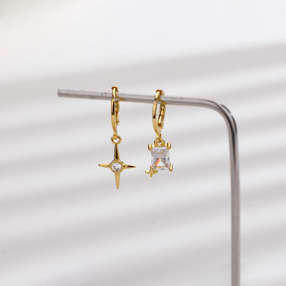 Clip d'oreille asymétrique femme avec croix en zircon, bijou élégant et tendance sans perçage, parfait pour toutes les occasions, facile à porter.