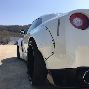 NISSAN GT-R R35