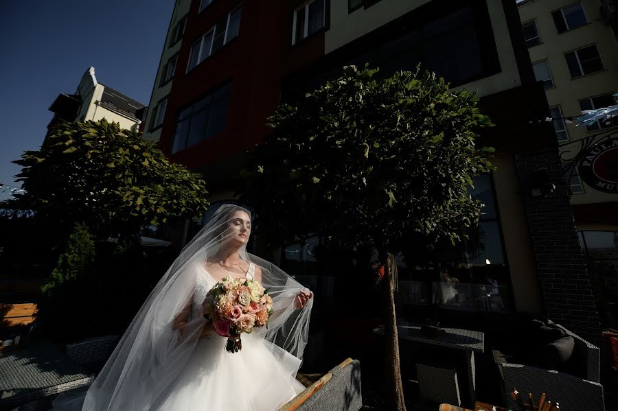 Fotógrafo de casamento Ellina Serikova (serikovafoto). Foto de 6 de dezembro 2019