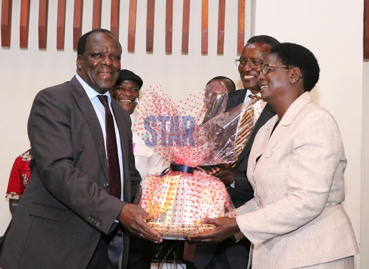 COG chairman Wycliffe Oparanya gifts Retired CJ David Maraga alongside Maraga's wife Yucabeth Nyaboke./WILFRED NYANGARESI